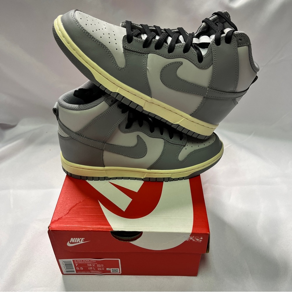 Women’s Nike Dunk High Aged Grey / Grey Fog New Size 7W / Youth Size 5.5